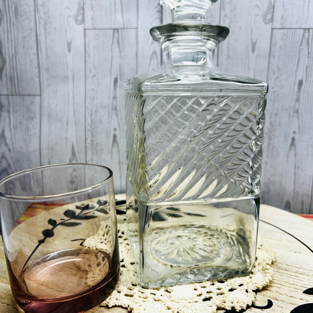 Vintage OLD MR. BOSTON Fine Glass Liquor Bottle Decanter